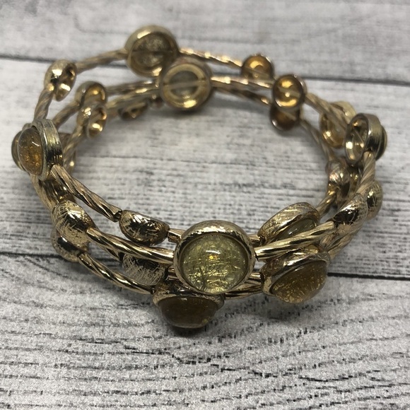 Statement style lucite coil wrap bracelet - Picture 3 of 4